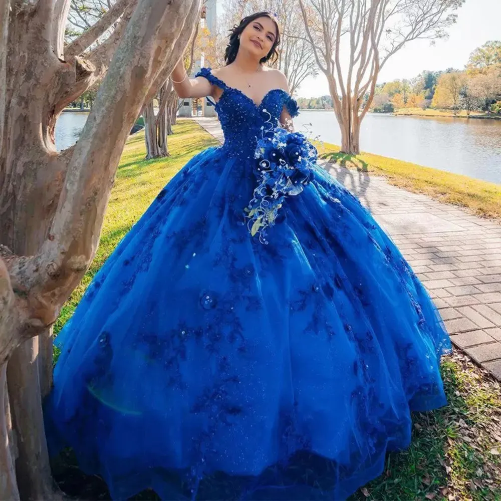 Royal Blue 2022 Quinceanera Dresses Off The Shoulder Flower Mexican 3D Floral Sweet 15 Gowns Puffy Skirt Vestidos 16 Anos
Royal Blue 2022 Quinceanera Dresses Off The Shoulder Flower Mexican 3D Floral Sweet 15 Gowns Puffy Skirt Vestidos 16 Anos