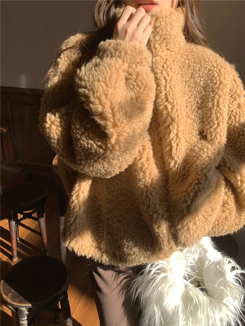 GWW1794 Autumn and winter 2022 new Korean small man loose long sleeve imitation lamb wool stand collar thickened cotton coat
GWW1794 Autumn and winter 2022 new Korean small man loose long sleeve imitation lamb wool stand collar thickened cotton coat