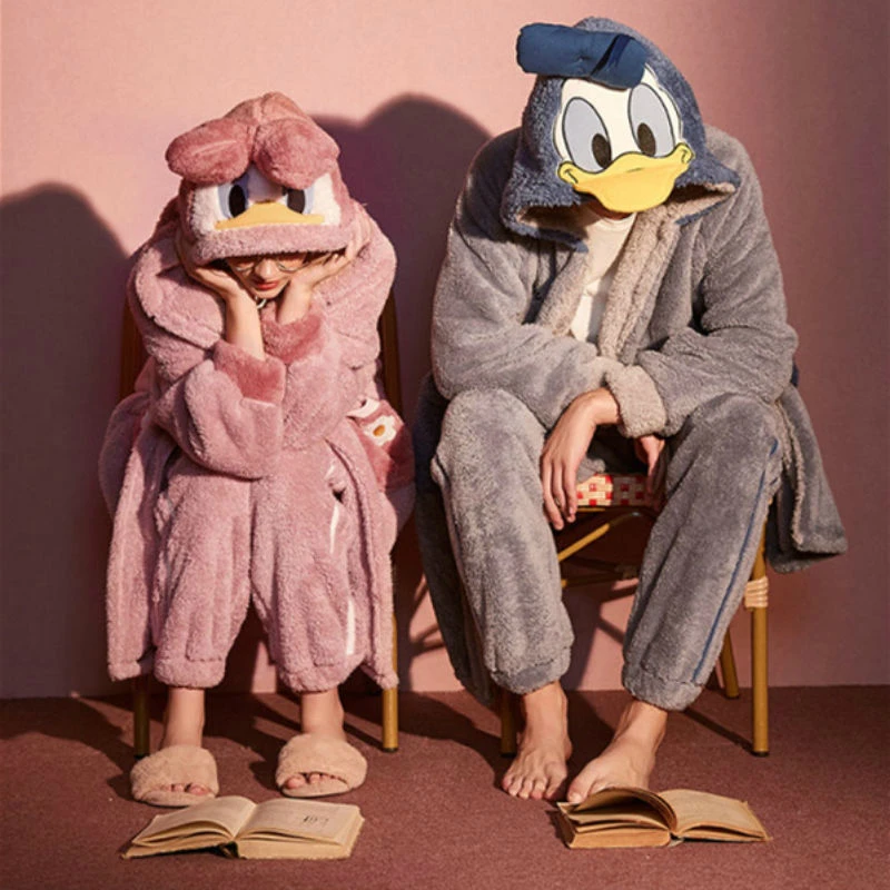 Suits Service Hooded Flannel Home Hat Pajamas Duck and Couple Women Cartoon Nightgown Autumn Thickened Winter Sleepwear Men's
Suits Service Hooded Flannel Home Hat Pajamas Duck and Couple Women Cartoon Nightgown Autumn Thickened Winter Sleepwear Men's