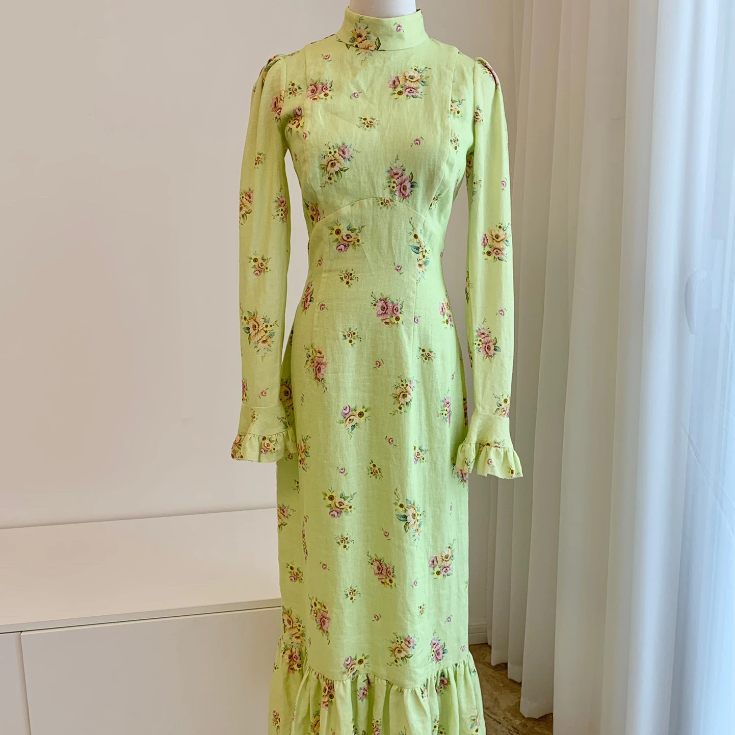 Green Floral Print Women midi dress Stand Collar Long Sleeve lady Long Trumpet Dress
Green Floral Print Women midi dress Stand Collar Long Sleeve lady Long Trumpet Dress