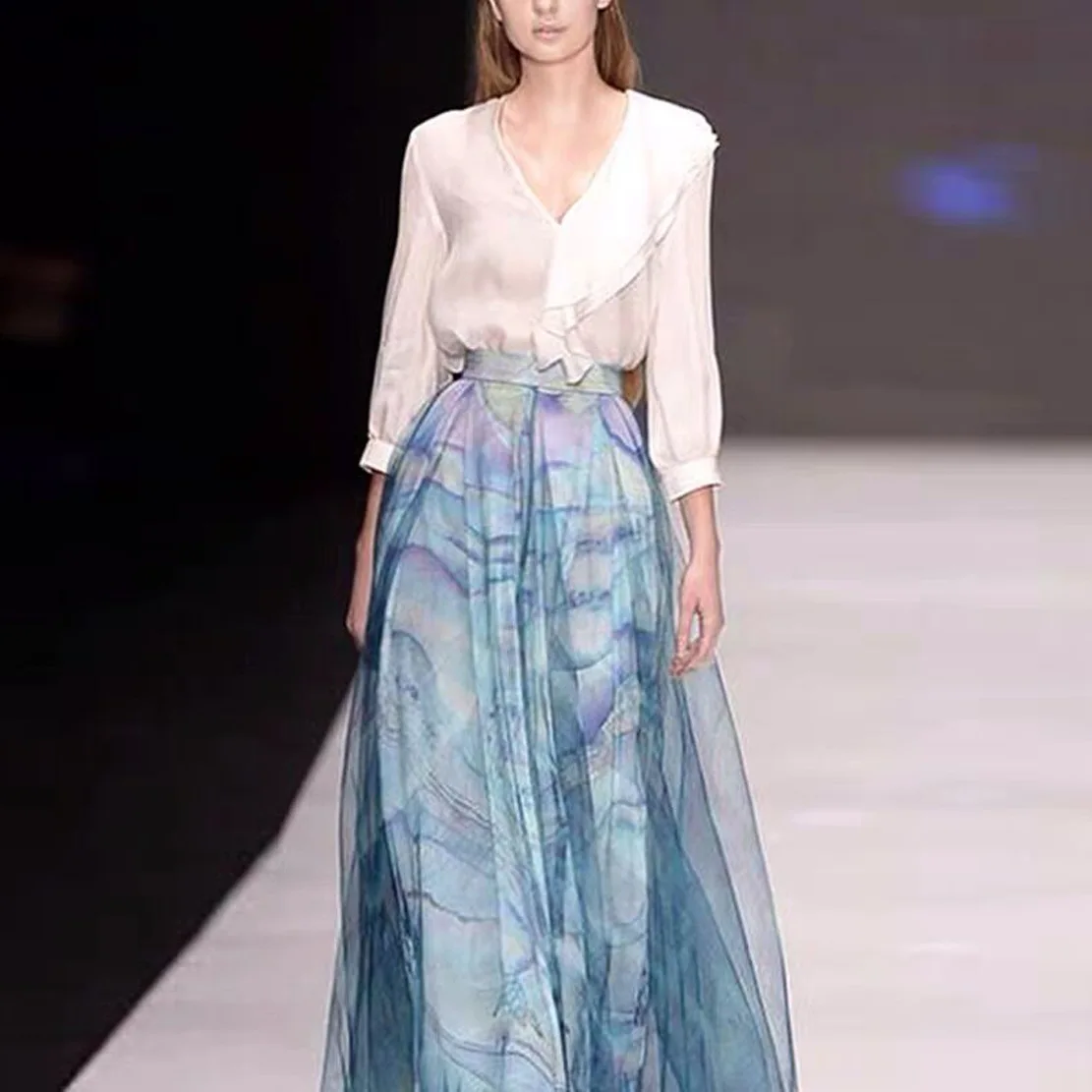 Runway Designers Two Piece Outfits 2022 Spring Women Elegant White Ruffles Chiffon Top+printed Midi Skirt 2 Piece Sets
Runway Designers Two Piece Outfits 2022 Spring Women Elegant White Ruffles Chiffon Top+printed Midi Skirt 2 Piece Sets