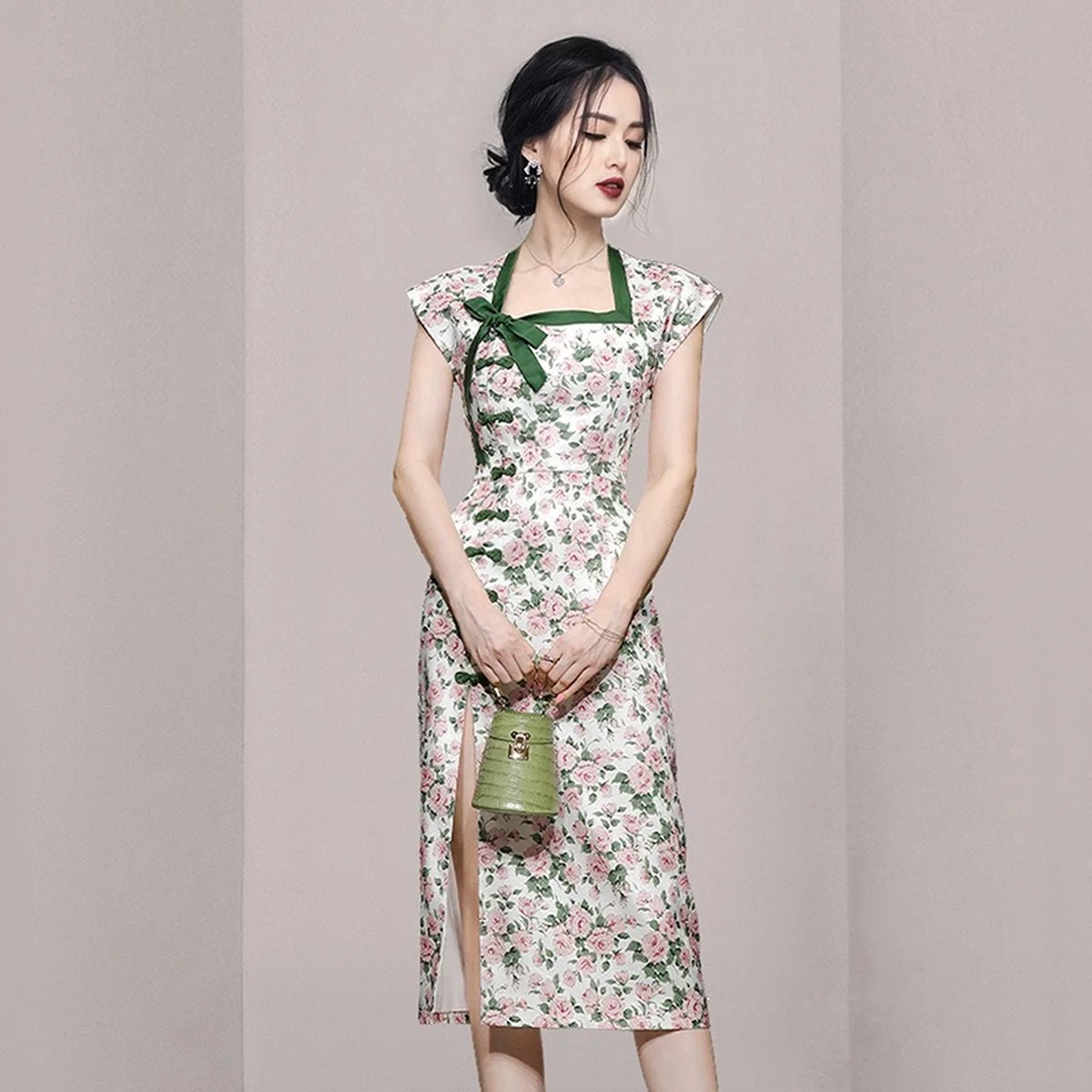 

Chinese Traditional Square Neck Sleeveless Floral Printed Side Slit Cheongsam Sexy Modern Qipao Vestidos Femininos Frete Grátis