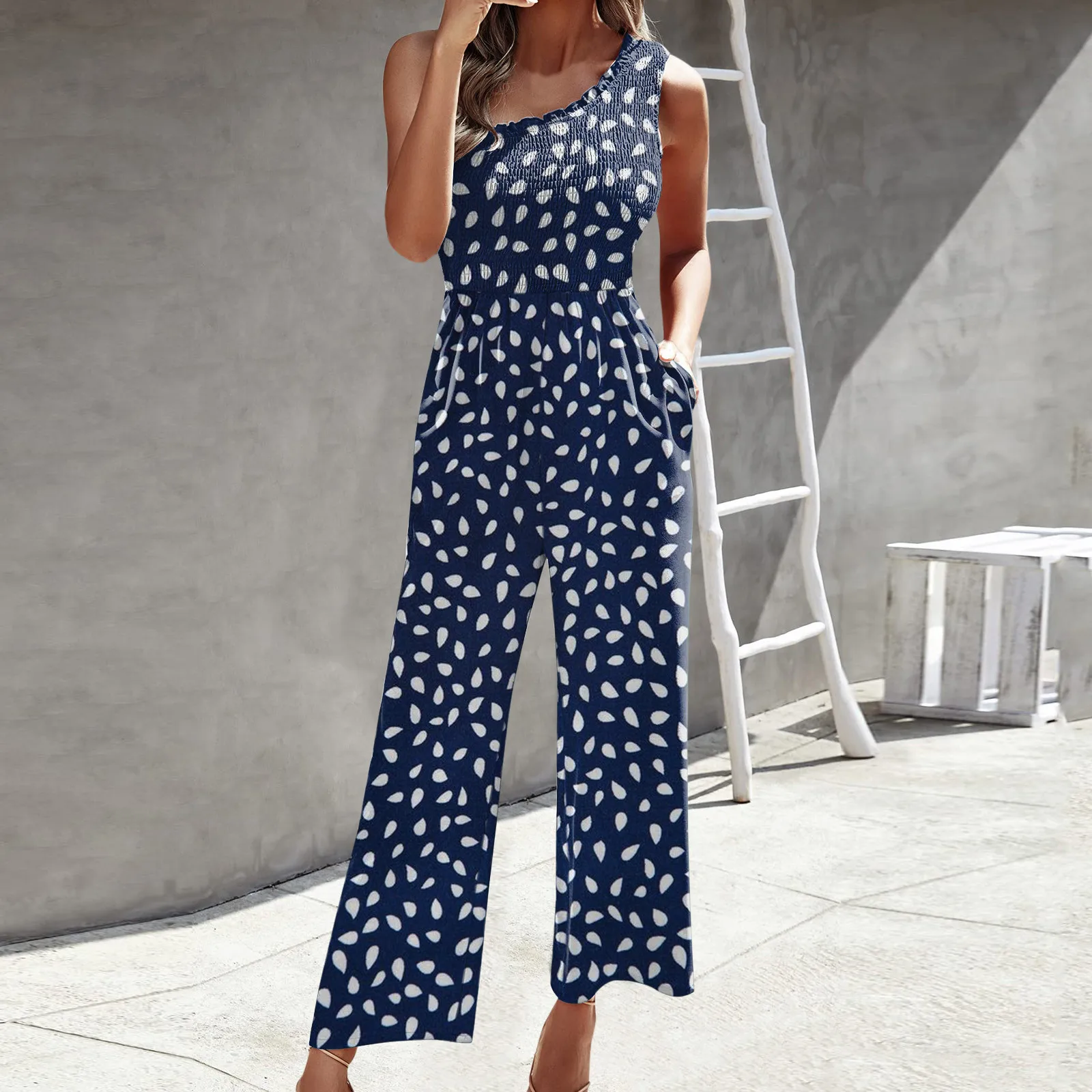 Women Summer One Shoulder Jumpsuit With Pockets Smocked High Waist Solid Casual Loose Jumpsuit Romper Combinaison Femme
Women Summer One Shoulder Jumpsuit With Pockets Smocked High Waist Solid Casual Loose Jumpsuit Romper Combinaison Femme