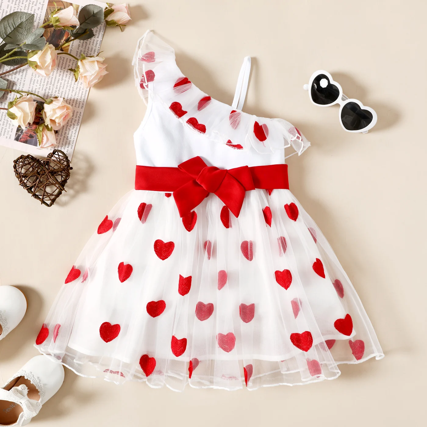 

PatPat Toddler Girl Heart Embroidered One Shoulder Mesh Splice Belted Dress