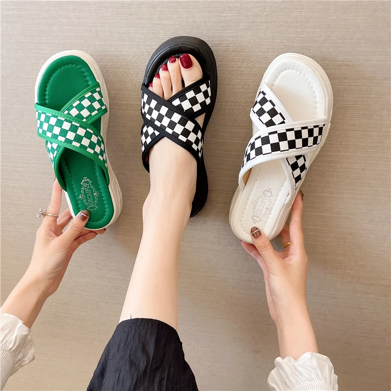 Slippers Casual Shoes Slides Summer Clogs Woman Med Platform Loafers Pantofle Luxury Beach Flat 2022 PU Cotton Fabric Rubber
Slippers Casual Shoes Slides Summer Clogs Woman Med Platform Loafers Pantofle Luxury Beach Flat 2022 PU Cotton Fabric Rubber