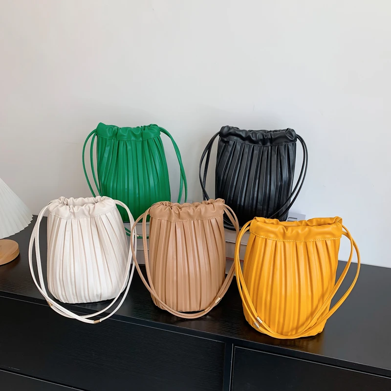 Solid Color PU Leather Shoulder Bag Designer Pleated Stripe Bucket Bag Ladys Underarm Bag Fashion Small Women Bag Summer Handbag
Solid Color PU Leather Shoulder Bag Designer Pleated Stripe Bucket Bag Ladys Underarm Bag Fashion Small Women Bag Summer Handbag