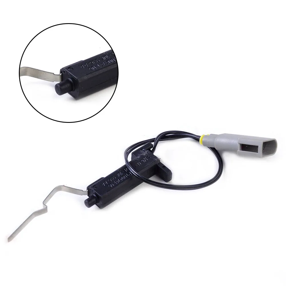 Outdoor Air Ambient Temperature Sensor 6820218 For Ford Fiesta Focus Outside Temperature Sensor Car-styling
Outdoor Air Ambient Temperature Sensor 6820218 For Ford Fiesta Focus Outside Temperature Sensor Car-styling