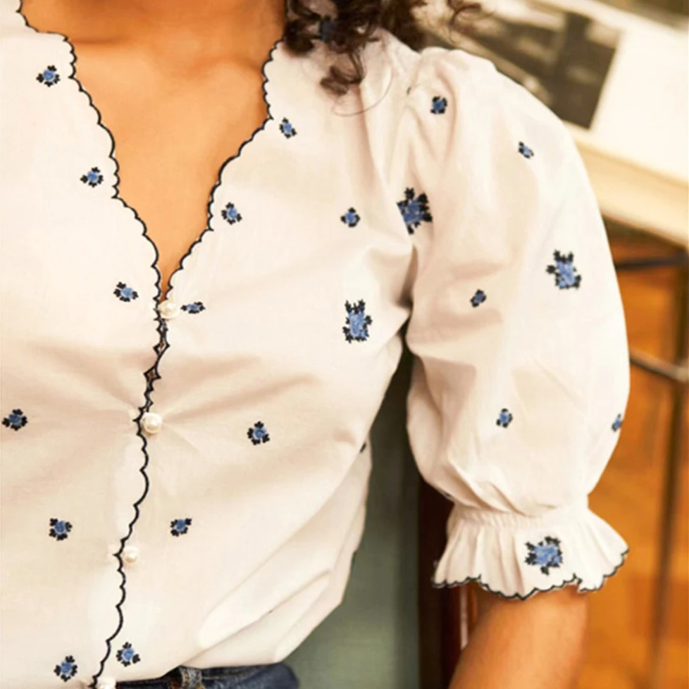 Floral Embroidery Women Fresh White Shirt Tops V-neck Pearl Buttons Short Sleeve Laides Blouse
Floral Embroidery Women Fresh White Shirt Tops V-neck Pearl Buttons Short Sleeve Laides Blouse
