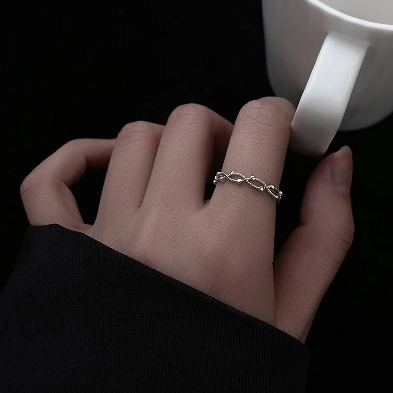 Hollow Out Silver Color Plating Chain Shape RING For Unisex Jewelry Accessory 2021 New Cross Adjustable Finger Ring Women Men
Hollow Out Silver Color Plating Chain Shape RING For Unisex Jewelry Accessory 2021 New Cross Adjustable Finger Ring Women Men