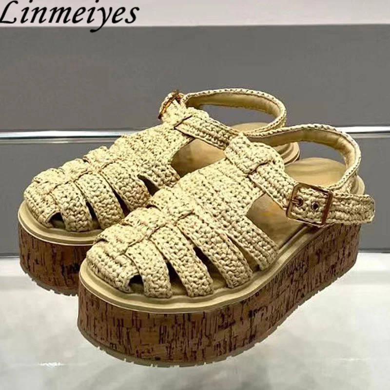 Сандалии женские на платформе с круглым носком, сандалии с вырезами и плетением, обувь на толстой подошве, увеличивающие рост, лето
Сандалии женские на платформе с круглым носком, сандалии с вырезами и плетением, обувь на толстой подошве, увеличивающие рост, лето