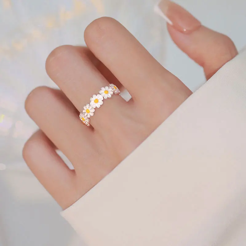 

Vintage Daisy Flower Rings For Women Korean Style Adjustable Opening Finger Ring Bride Wedding Engagement Statement Jewelry Gif