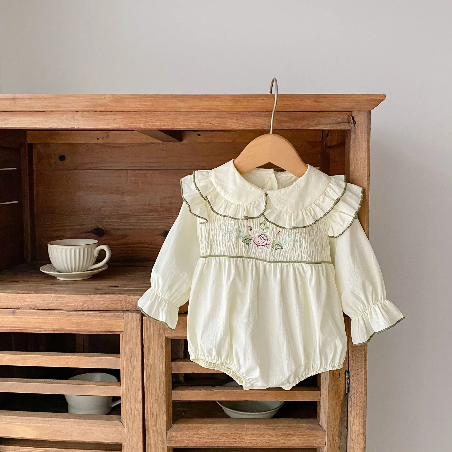 2022 Autumn Korean Style Infant Baby Girls Cotton Full Sleeve Floral Peter Pan Collar Jumpsuit Toddler Baby Girl Rompers
2022 Autumn Korean Style Infant Baby Girls Cotton Full Sleeve Floral Peter Pan Collar Jumpsuit Toddler Baby Girl Rompers