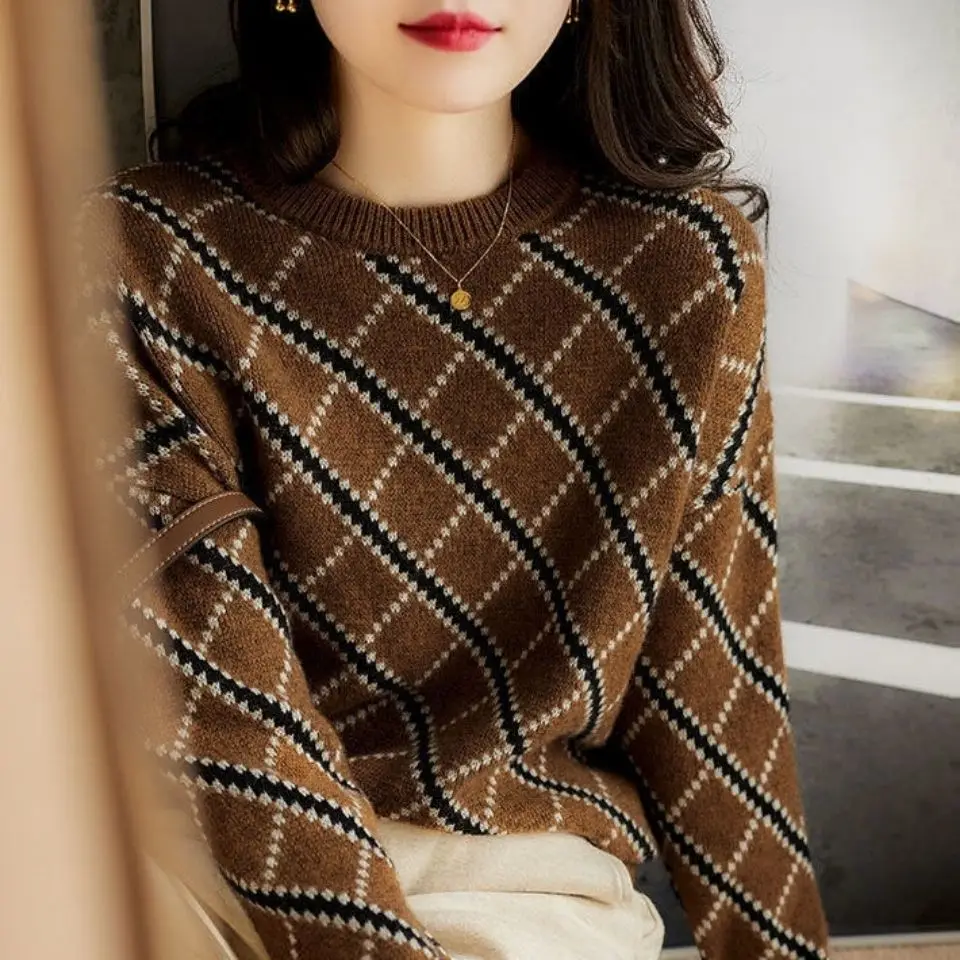 Women 2022 Autumn Winter New Plaid Sweater Tops Female Loose Long Sleeve Pullover Tops Ladies O-neck Casual Knitted Tops X55
Women 2022 Autumn Winter New Plaid Sweater Tops Female Loose Long Sleeve Pullover Tops Ladies O-neck Casual Knitted Tops X55