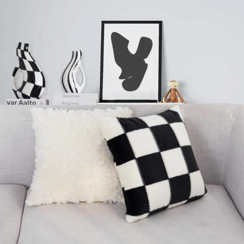 Nordic Style Sofa Pillow Cover Vintage Heart Plaid Printed Throw Pillow Cover Home Decorative Cushion Cover Without Core
Nordic Style Sofa Pillow Cover Vintage Heart Plaid Printed Throw Pillow Cover Home Decorative Cushion Cover Without Core