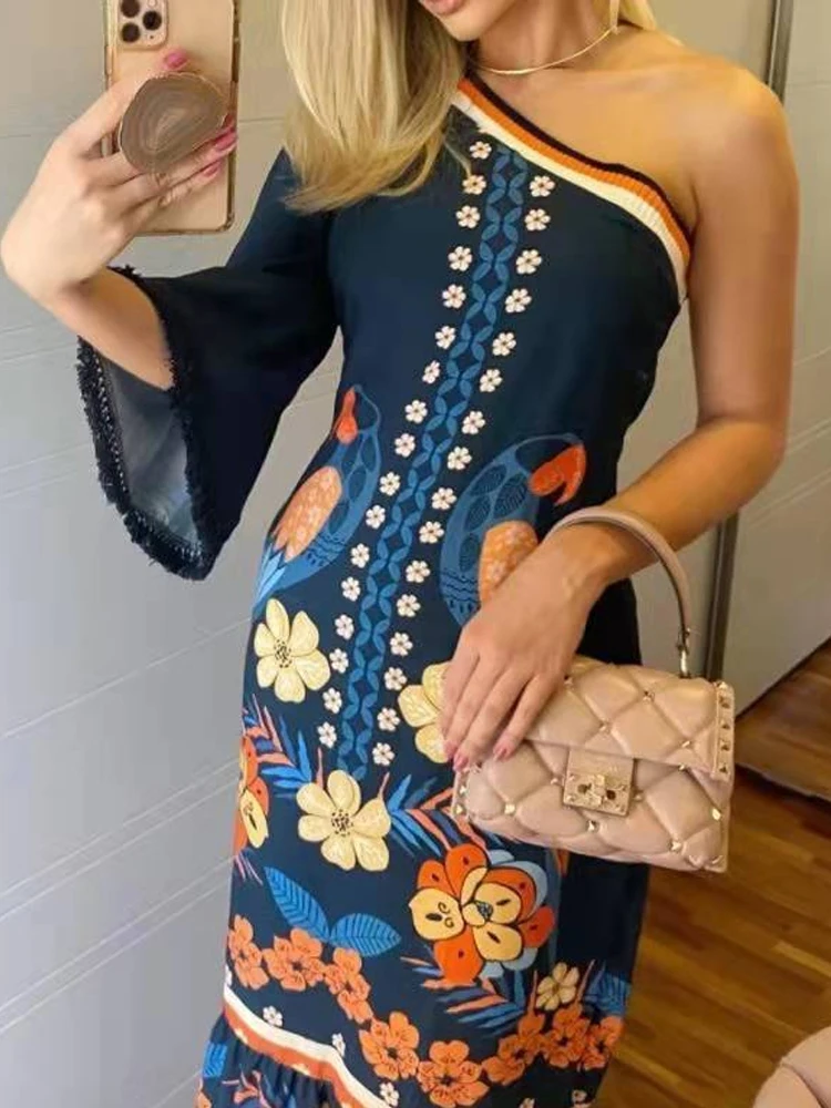 One Sleeve Irregular Vintage Printed Long Dress Off Shoulder Slanted Shoulder Dress Boho Floral Party Holiday Beach Ladies Dress
One Sleeve Irregular Vintage Printed Long Dress Off Shoulder Slanted Shoulder Dress Boho Floral Party Holiday Beach Ladies Dress
