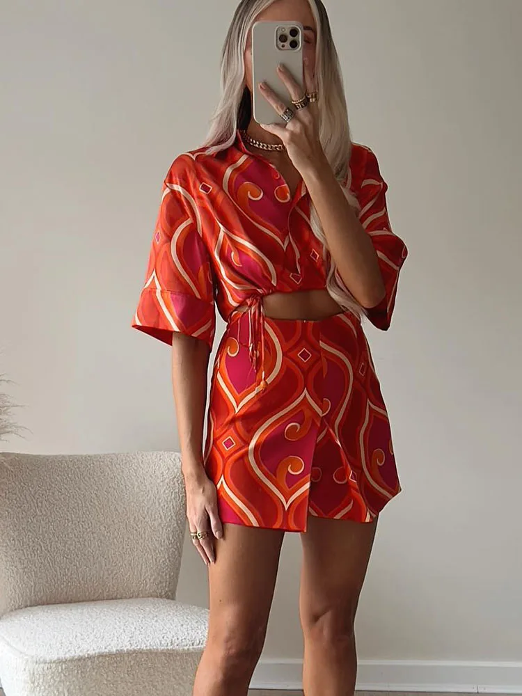PB&ZA2224219 Women 2022 New Fashion Geometric Print Shorts Vintage High Waist Side Zipper Female Short Pants Mujer2224/219
PB&ZA2224219 Women 2022 New Fashion Geometric Print Shorts Vintage High Waist Side Zipper Female Short Pants Mujer2224/219