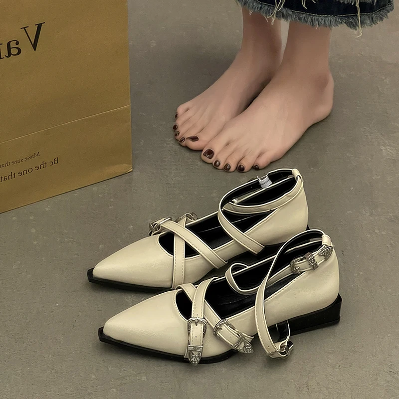 Fashion Pointed Toe Slippers Ladies Summer Outer Wear 2023 New Hot Style Net Red Sandals Women Summer 3-5cm Heels Daily Shoes
Fashion Pointed Toe Slippers Ladies Summer Outer Wear 2023 New Hot Style Net Red Sandals Women Summer 3-5cm Heels Daily Shoes