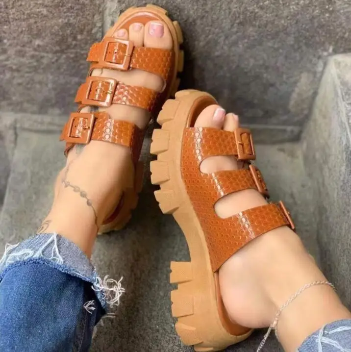 2023 New Type Slippers Women Wear Three-way Belt Buckle Thick Sole Round Head Large Fashion Candy Color Beach Shoes Slippers
2023 New Type Slippers Women Wear Three-way Belt Buckle Thick Sole Round Head Large Fashion Candy Color Beach Shoes Slippers
