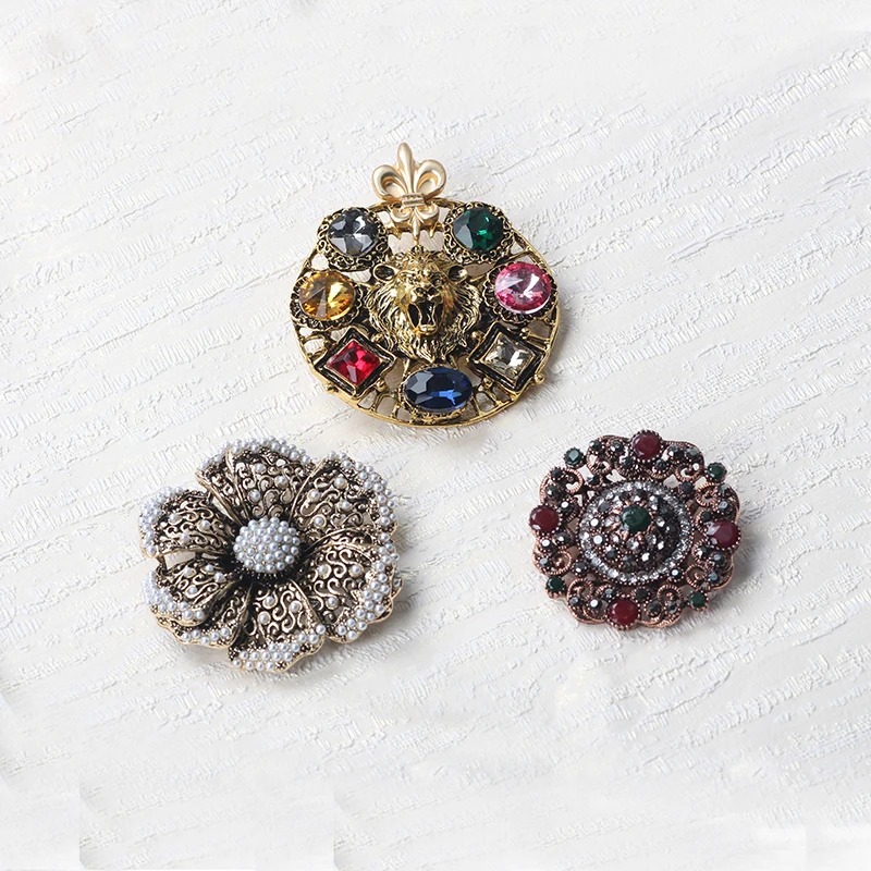 European and American Fashion Baroque Court Retro Brooch Personality Hollow Badge Corsage High-end Cross Border Jewelry
European and American Fashion Baroque Court Retro Brooch Personality Hollow Badge Corsage High-end Cross Border Jewelry