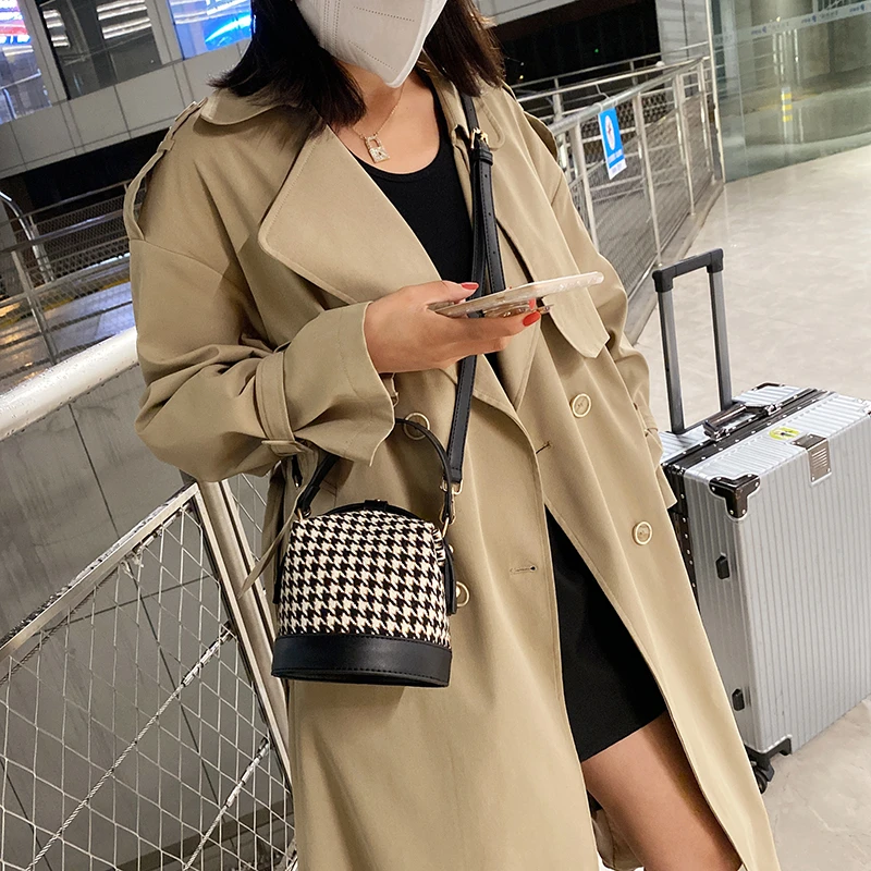 Simple Cylindrical Shoulder Bags for Women 2021 New Luxury High Qulity Leather Crossbody Bags Fashion Handbags and Purses
Simple Cylindrical Shoulder Bags for Women 2021 New Luxury High Qulity Leather Crossbody Bags Fashion Handbags and Purses