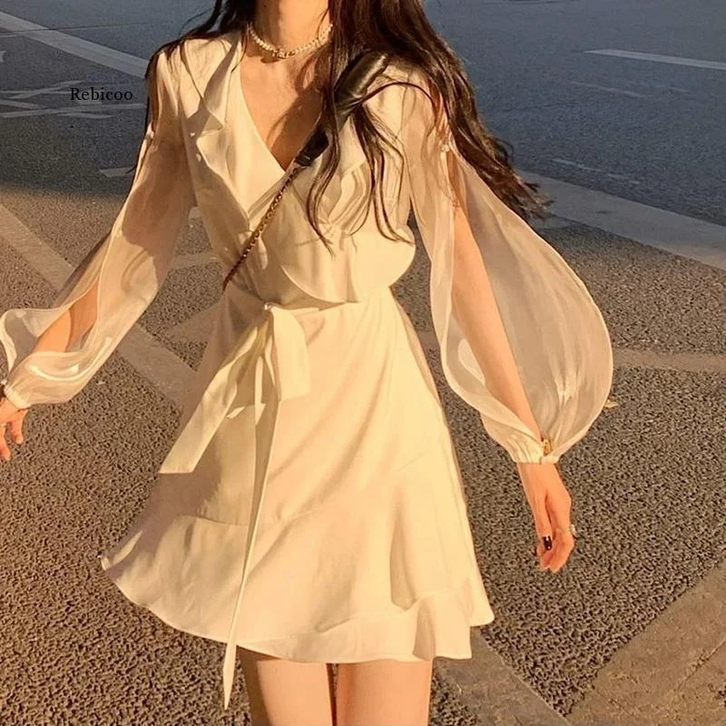 New Office Lady V-Neck Dress Woman Summer Elegant White Fairy Mini Dress Korean Female Elegant Party Beach Lantern Sleeve Dress
New Office Lady V-Neck Dress Woman Summer Elegant White Fairy Mini Dress Korean Female Elegant Party Beach Lantern Sleeve Dress