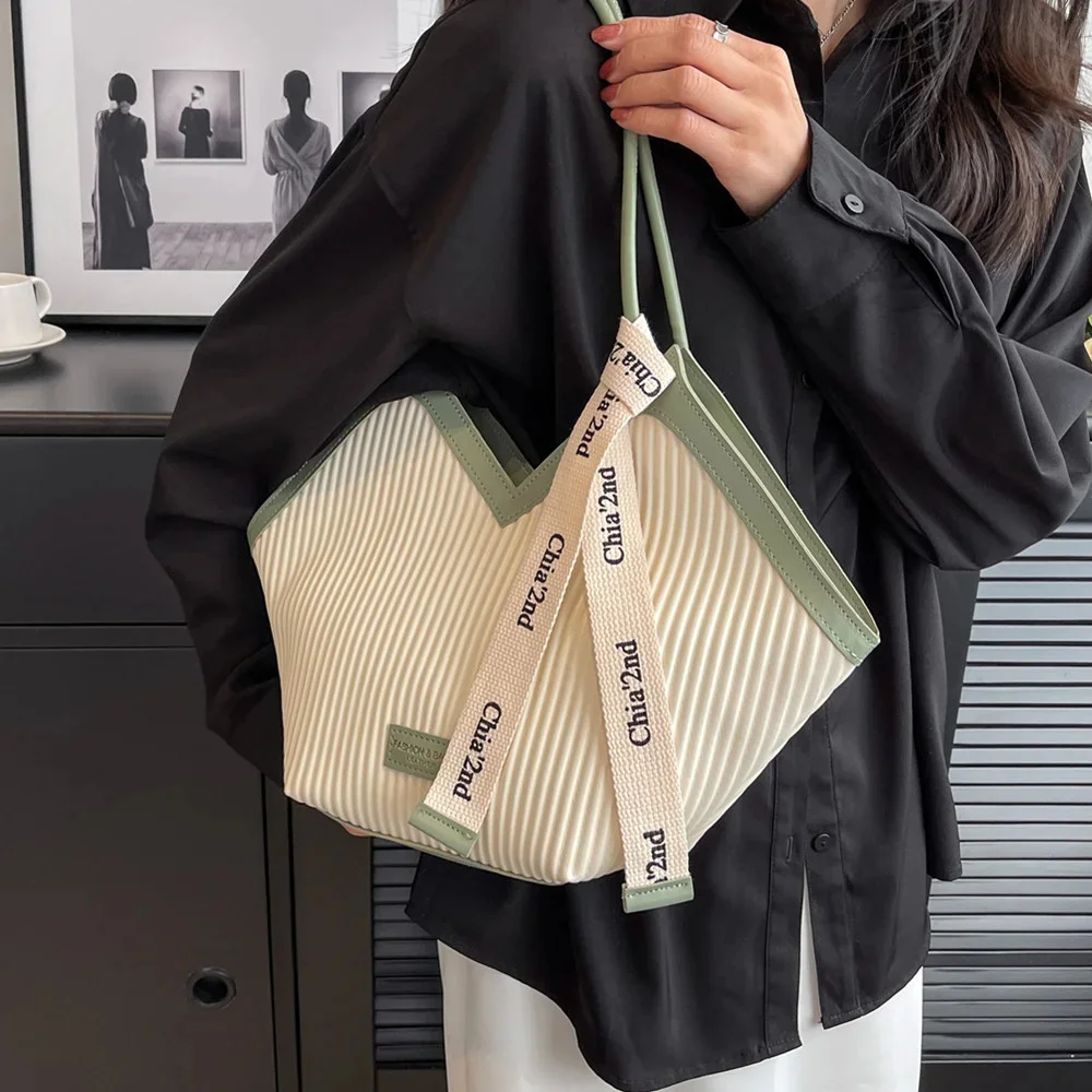 Toptrends Vertial Striped Shoulder Tote Bags For Women 2023 Vinatge Designer Large Shopper Work Bag PU Leather Ladies Handbags
Toptrends Vertial Striped Shoulder Tote Bags For Women 2023 Vinatge Designer Large Shopper Work Bag PU Leather Ladies Handbags
