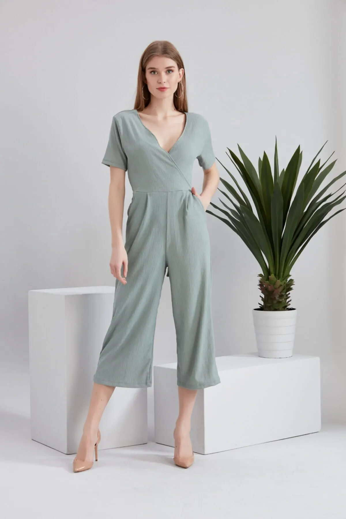 Women's Overalls Mint Green Double Breasted Collar Double pocket Jumpsuit Hot Casual Fashion Jumpsuit
Women's Overalls Mint Green Double Breasted Collar Double pocket Jumpsuit Hot Casual Fashion Jumpsuit