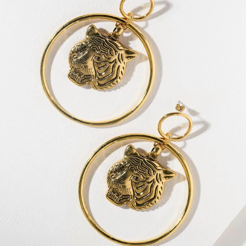 New Fashion Tiger Head Big Circle Dangle Earrings for Women Elegant Girl Stylish Jewelry Personality Gift
New Fashion Tiger Head Big Circle Dangle Earrings for Women Elegant Girl Stylish Jewelry Personality Gift