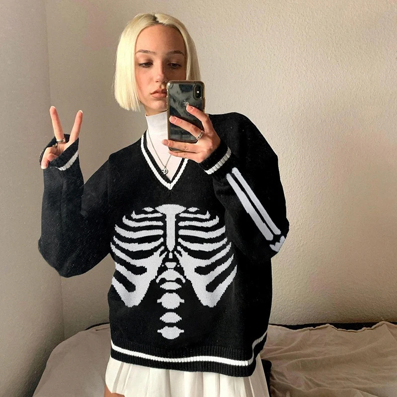Gothic Skull Print V Neck Y2K Oversized Sweater Harajuku Casual Loose Knitted Top Pullovers Korean Punk Ladies Jumper Winter New
Gothic Skull Print V Neck Y2K Oversized Sweater Harajuku Casual Loose Knitted Top Pullovers Korean Punk Ladies Jumper Winter New