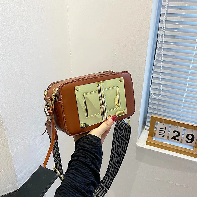 Fashion New Solid Color Mental Pattern Shoulder Bag PU Leather Messenger Bag Ladies Classic Handbag Crossbody Bag
Fashion New Solid Color Mental Pattern Shoulder Bag PU Leather Messenger Bag Ladies Classic Handbag Crossbody Bag