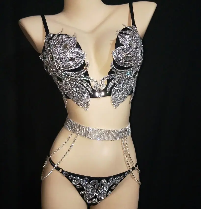 Bright Bikini Rhinestones Bra Low Waist Short Underwear Sequins Dance Wear Two Piece Set Women's Party Dress Sexy Dance Costume
Bright Bikini Rhinestones Bra Low Waist Short Underwear Sequins Dance Wear Two Piece Set Women's Party Dress Sexy Dance Costume