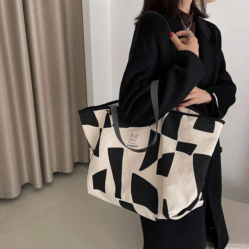 Fashion Japanese Large-capacity Bag Female Ins Niche Canvas Bag 2022 New Casual Shopping Bag Tote Bag Designer Bag Tote Bag
Fashion Japanese Large-capacity Bag Female Ins Niche Canvas Bag 2022 New Casual Shopping Bag Tote Bag Designer Bag Tote Bag