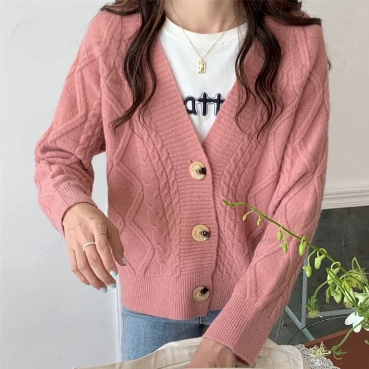 2021 autumn winter new cardigan lazy wind V-Neck Sweater loose Korean fashion sweater coat
2021 autumn winter new cardigan lazy wind V-Neck Sweater loose Korean fashion sweater coat