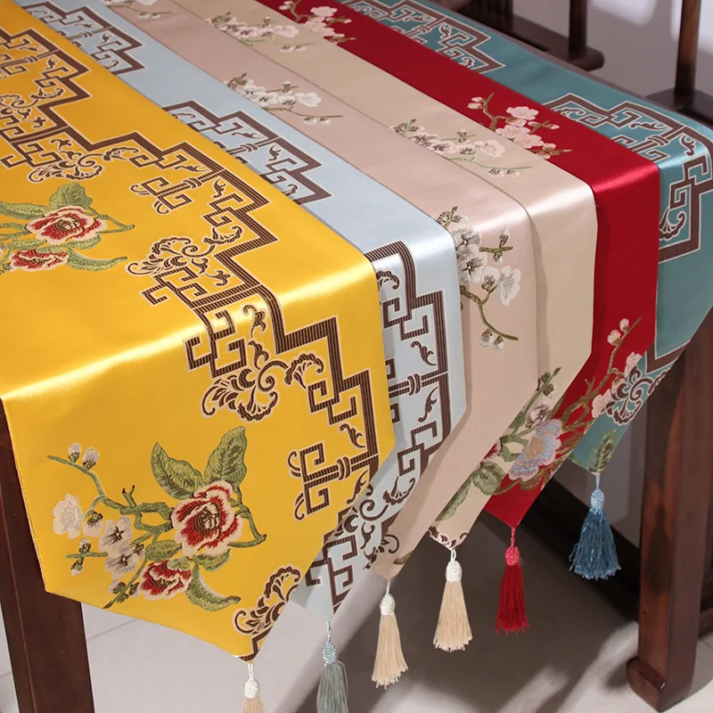 Classical New Chinese Style Birds and Flowers Table Runner Red Embroidery Table Flag Decoration for Wedding Party with Tassels
Classical New Chinese Style Birds and Flowers Table Runner Red Embroidery Table Flag Decoration for Wedding Party with Tassels