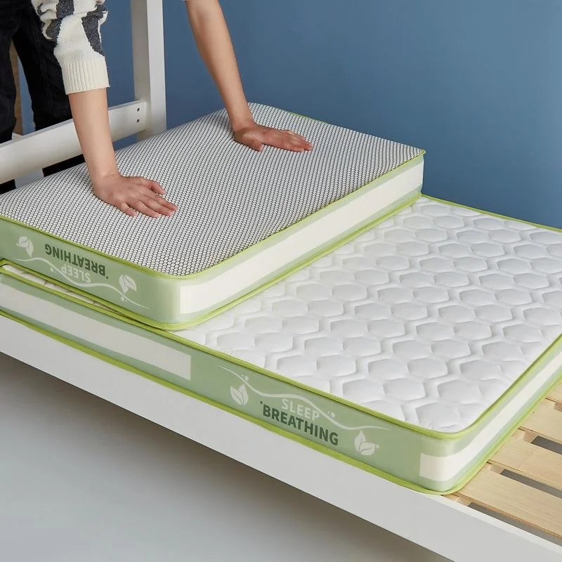 Tatami's students use latex mattresses to provide a single folding bed for their private bedroom
Tatami's students use latex mattresses to provide a single folding bed for their private bedroom