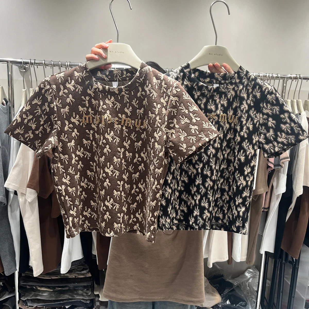 Женские хлопковые облегающие футболки, Короткие топы с принтом для девочек, осенне-зимние пуловеры с коротким рукавом, базовая одежда, Camiseta de mujer
Женские хлопковые облегающие футболки, Короткие топы с принтом для девочек, осенне-зимние пуловеры с коротким рукавом, базовая одежда, Camiseta de mujer