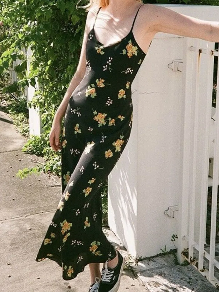Women Silk Sling Dress Sleeveless Floral Print Sexy Backless 2021 New Mid-calf Robe
Women Silk Sling Dress Sleeveless Floral Print Sexy Backless 2021 New Mid-calf Robe