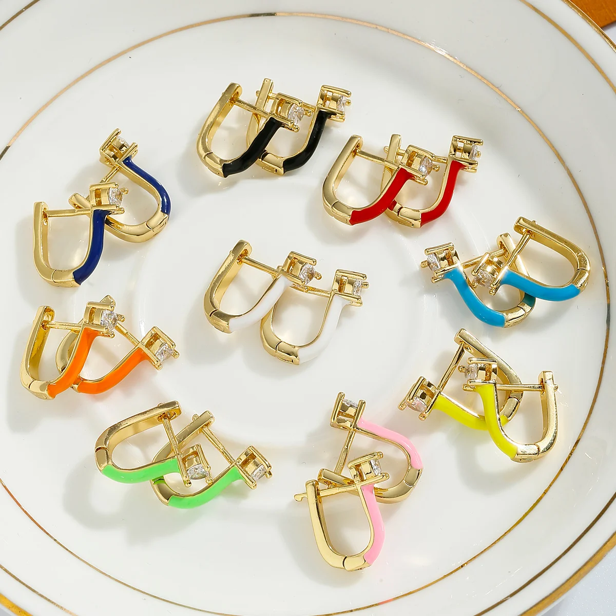 Fashion Gold Plated U-shaped Stud Earrings Pink Blue Drip Oil White Crystal Elegant Earrings Pinna Minimalist Jewelry Female
Fashion Gold Plated U-shaped Stud Earrings Pink Blue Drip Oil White Crystal Elegant Earrings Pinna Minimalist Jewelry Female
