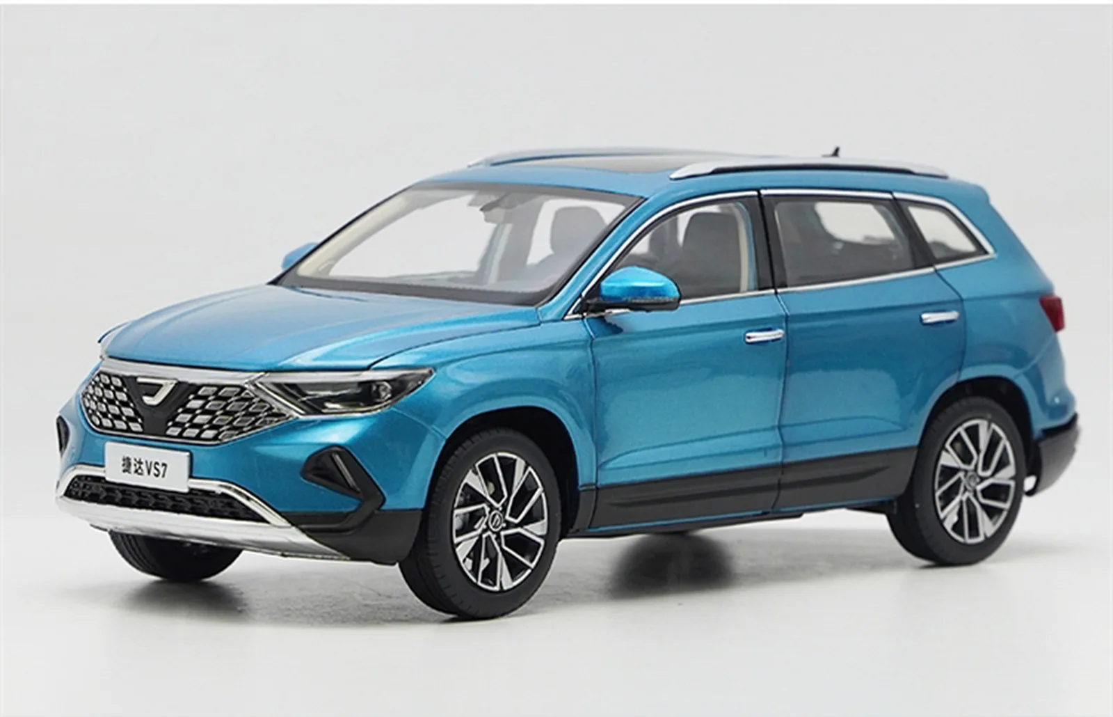 1/18 масштаб VW Volkswagen JETTA VS7 SUV голубая литая модель автомобиля коллекция игрушек
1/18 масштаб VW Volkswagen JETTA VS7 SUV голубая литая модель автомобиля коллекция игрушек