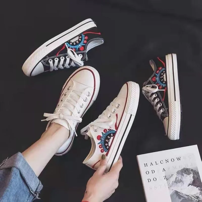 Women's Casual Shoes White Sneakers China Wind Breathable Canvas Lace-Up Student Sneakers Solid Color Cloth Shoes Woman 2022
Women's Casual Shoes White Sneakers China Wind Breathable Canvas Lace-Up Student Sneakers Solid Color Cloth Shoes Woman 2022