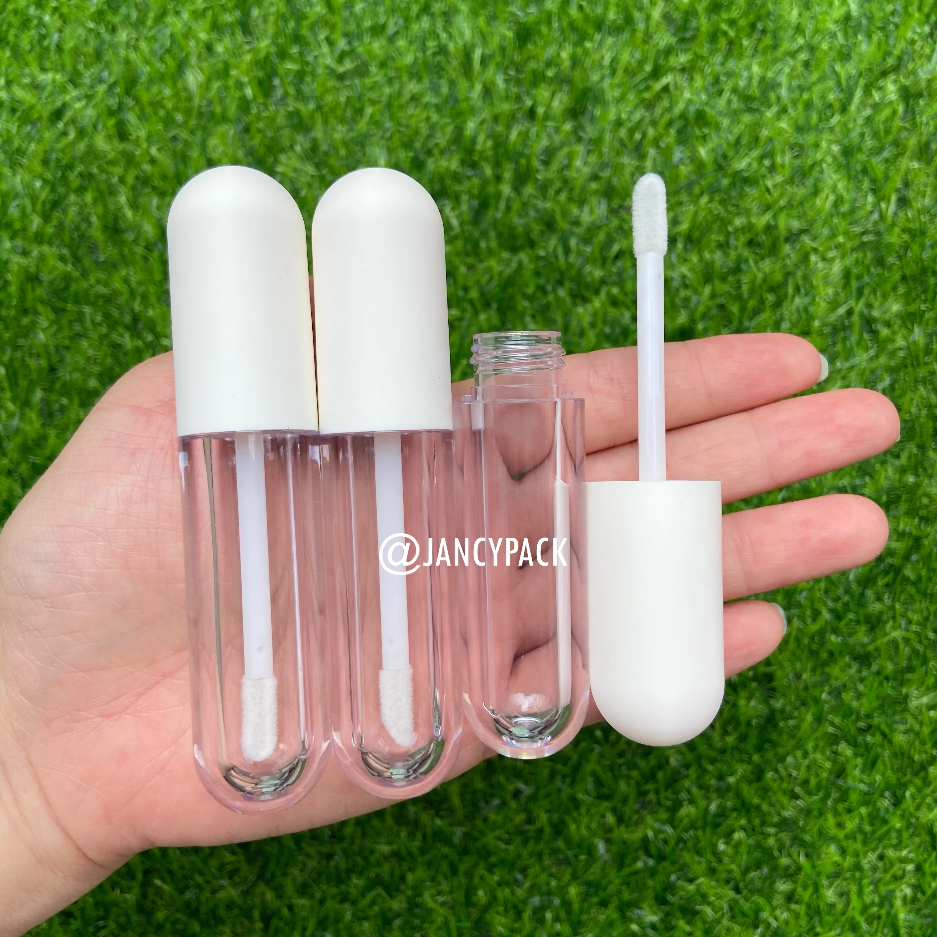 Custom Logo white round Empty Lip Gloss Tubes unique liquid Lipstick Lip Oils Lip Balm Container Lip Glaze packaging
Custom Logo white round Empty Lip Gloss Tubes unique liquid Lipstick Lip Oils Lip Balm Container Lip Glaze packaging