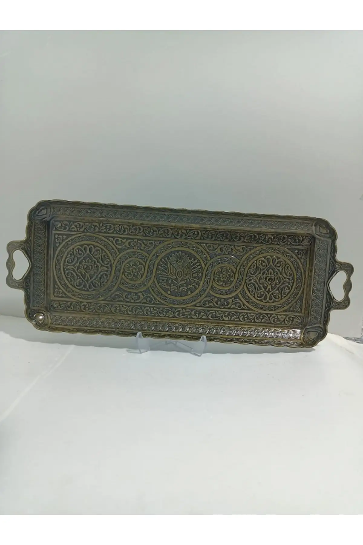 Декоративный медный лоток ручной работы с вышивкой
Декоративный медный лоток ручной работы с вышивкой