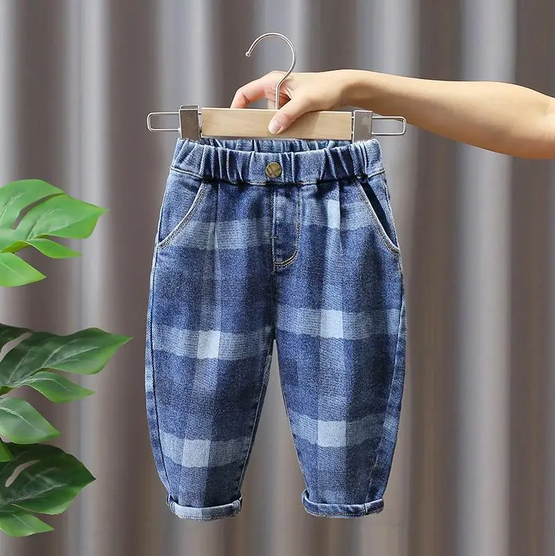 Girl baby pants Children's plaid jeans baby trousers spring and autumn boys and girls casual pants
Girl baby pants Children's plaid jeans baby trousers spring and autumn boys and girls casual pants