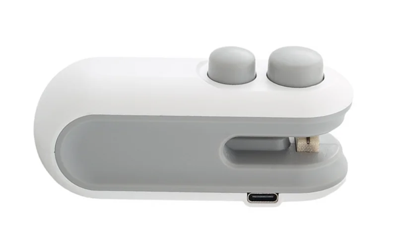Chip Bag Seal Vacuum Sealing Machine Handheld Heat Vacumn Sealer Portable USB Rechargeable Sealer for Food Storage Clip Bags
Chip Bag Seal Vacuum Sealing Machine Handheld Heat Vacumn Sealer Portable USB Rechargeable Sealer for Food Storage Clip Bags