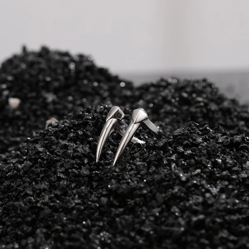 New Gothic Fashion Animal Teeth Demon Ring Opening Adjustable Jewelry for Women Men
New Gothic Fashion Animal Teeth Demon Ring Opening Adjustable Jewelry for Women Men