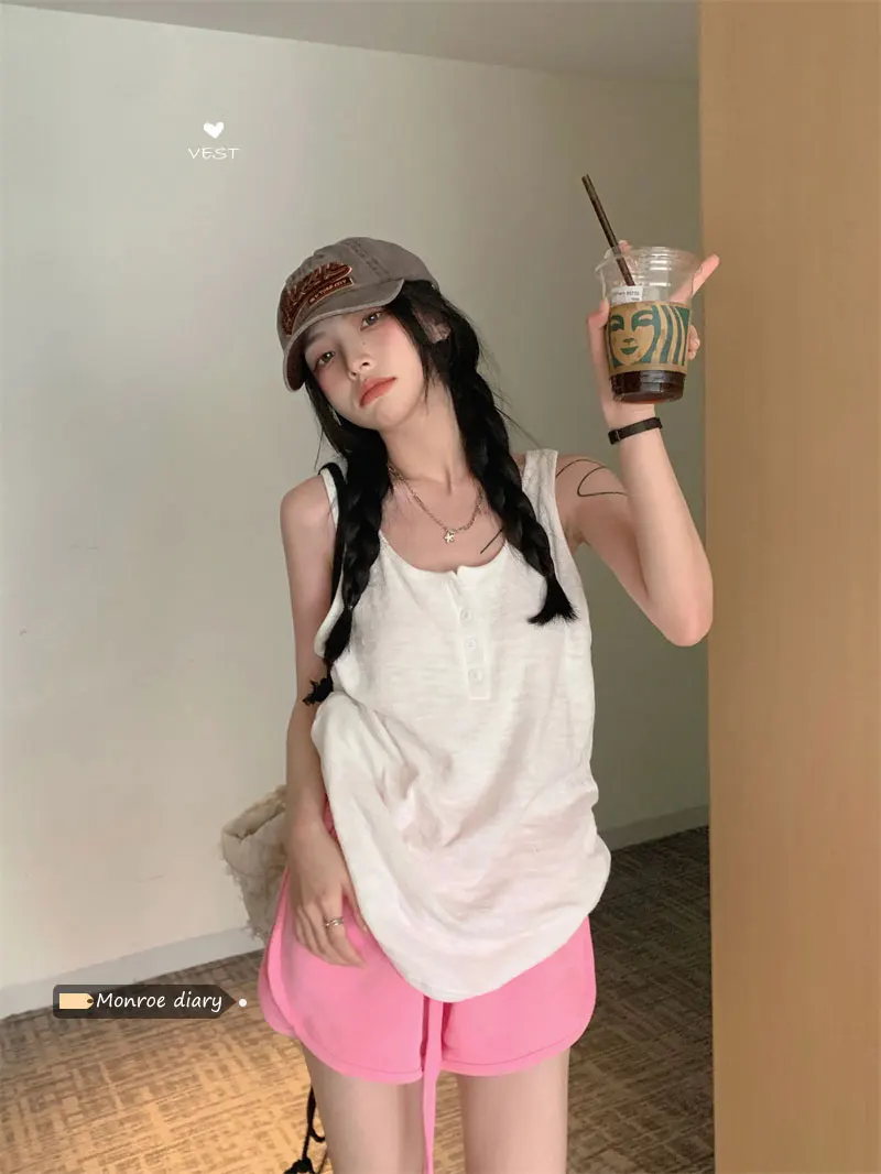 Elegant style, loose sleeveless design, I-shaped vest, suspender, women's summer casual wear, sports sweet Spice Girl Top
Elegant style, loose sleeveless design, I-shaped vest, suspender, women's summer casual wear, sports sweet Spice Girl Top