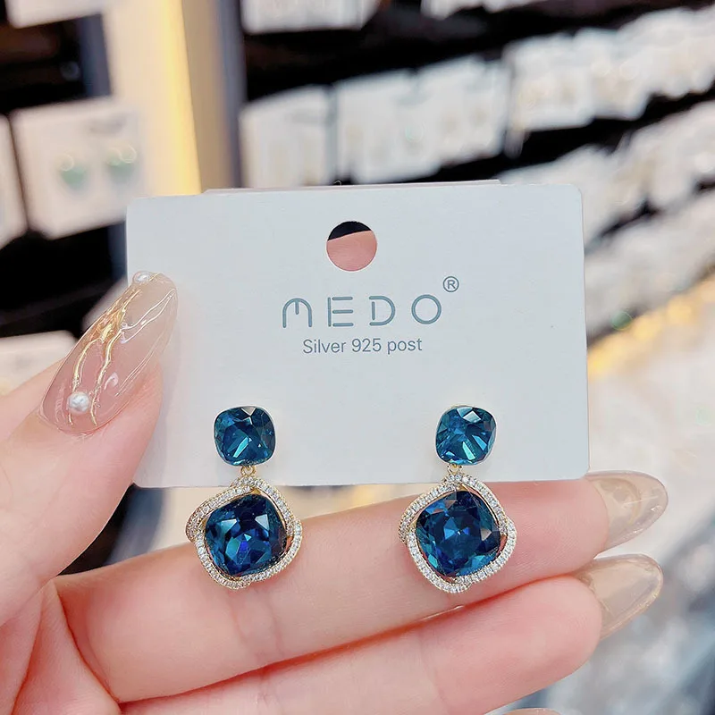 2022 New Senior Retro Blue Crystal Simple and Versatile Earrings For Women Fashion Earring Daily Birthday Party Jewelry Gifts
2022 New Senior Retro Blue Crystal Simple and Versatile Earrings For Women Fashion Earring Daily Birthday Party Jewelry Gifts