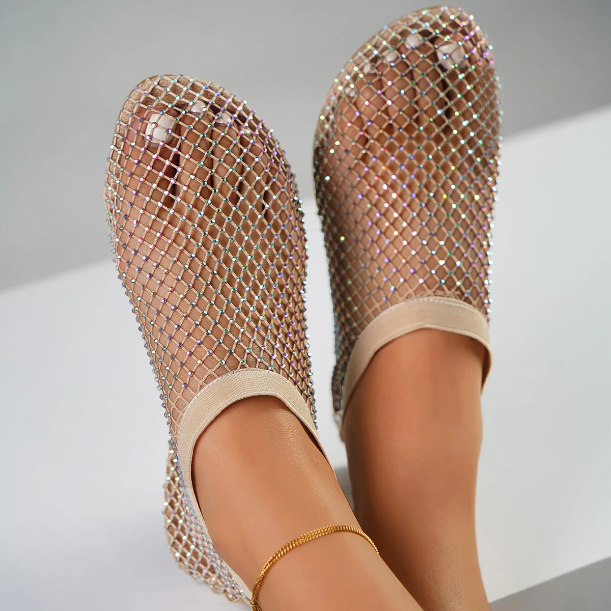 Женские босоножки с круглым носком, ажурные короткие сапоги, пикантная обувь на плоской подошве, роскошные брендовые
Женские босоножки с круглым носком, ажурные короткие сапоги, пикантная обувь на плоской подошве, роскошные брендовые