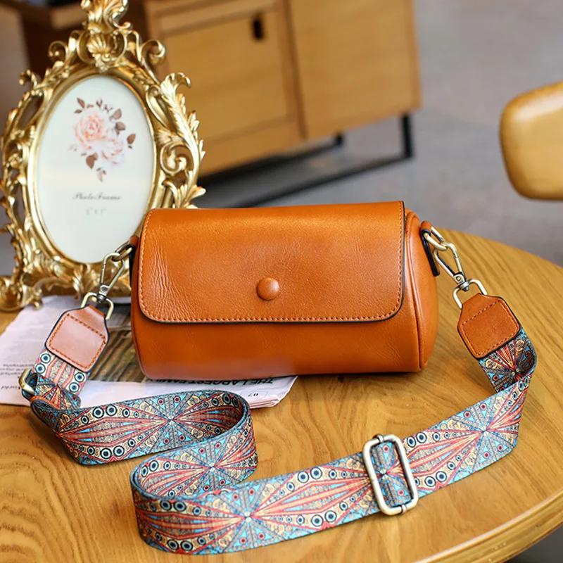 Leather women's bag, top cowhide shoulder bag, wide shoulder strap, versatile casual hand-held cross-body pillow bag
Leather women's bag, top cowhide shoulder bag, wide shoulder strap, versatile casual hand-held cross-body pillow bag