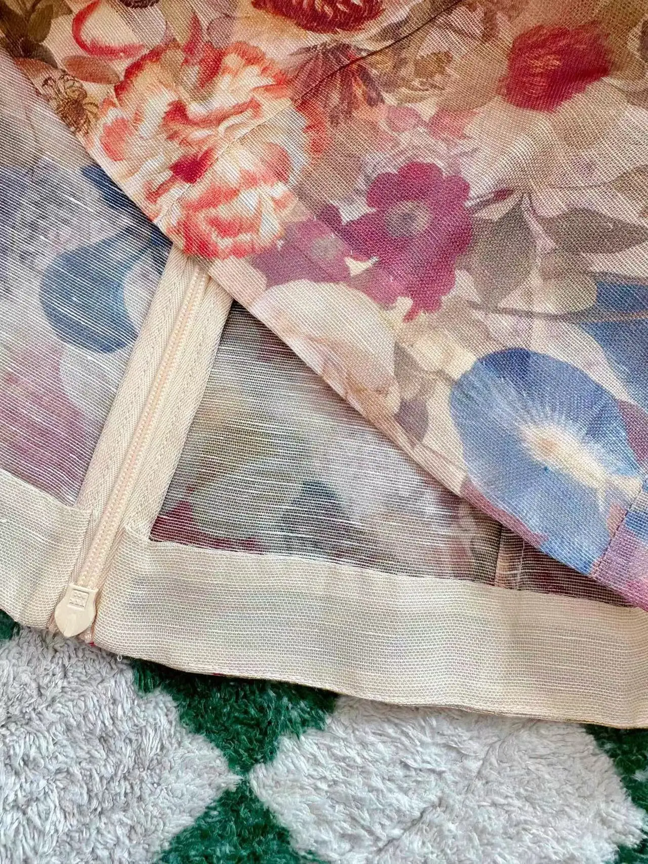 2023 Autumn/Winter Women's Printed 3D Small Flower Short Sleeve Top Mulberry Silk Linen Organza 3D Small Flower Z1M4 
2023 Autumn/Winter Women's Printed 3D Small Flower Short Sleeve Top Mulberry Silk Linen Organza 3D Small Flower Z1M4